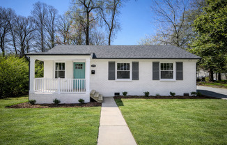 Beautiful 3 Bedroom Brick Home Near Uptown Charlotte