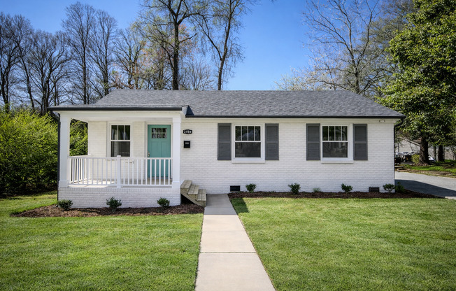 Beautiful 3 Bedroom Brick Home Near Uptown Charlotte