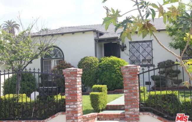 1120 S PLYMOUTH BLVD