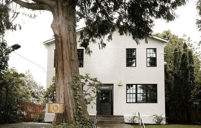 Super Chic & Minimal "Urban Farmhouse" Studio You've Got to See!