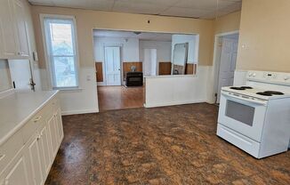 Spacious 3 Bedroom, 1 Bath Apartment