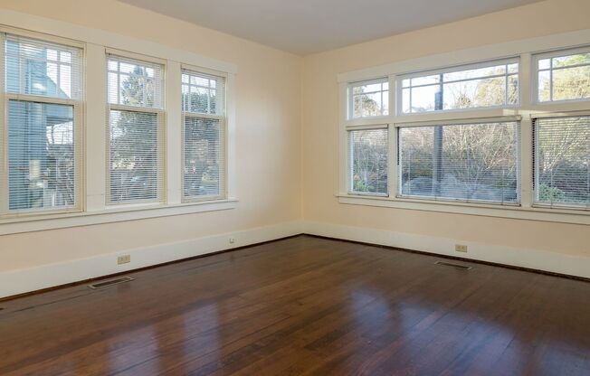 Charming 1BR/1BA Main Floor View Unit in Desired Neighborhood (Sunset Hill)