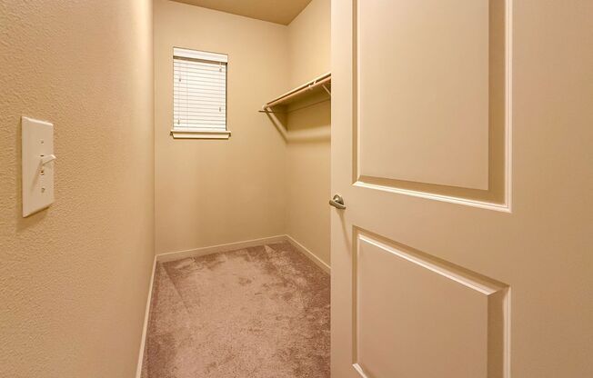 2 beds, 2 baths, 1,090 sqft, $1,600, Unit 523-07