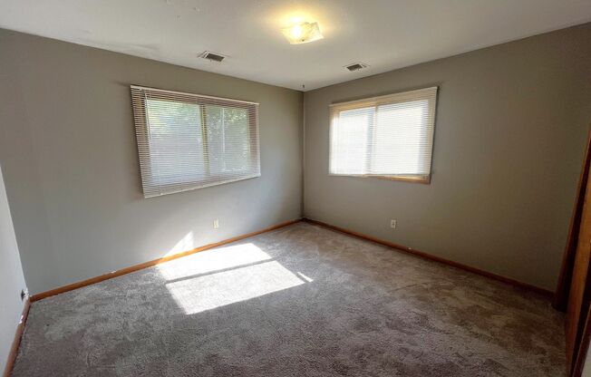 2 beds, 1 bath, $1,000