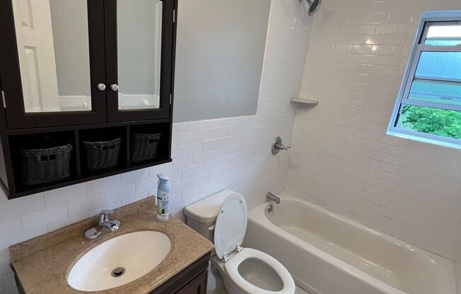 1 bed, 1 bath, $2,150, Unit 1059 2B