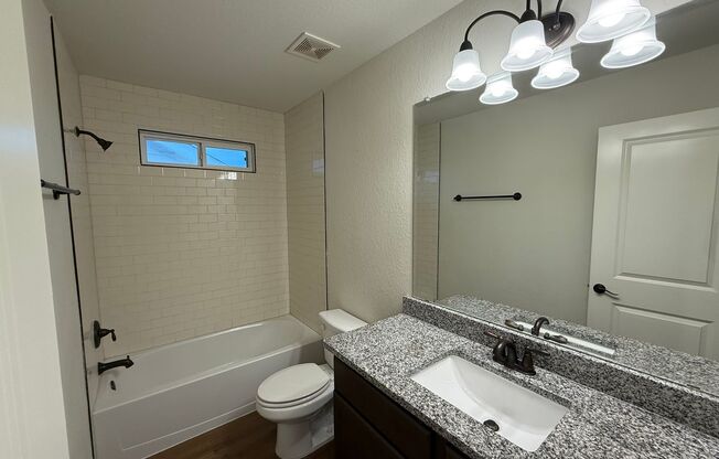 3 beds, 2.5 baths, $1,525, Unit 337 Untermaier St