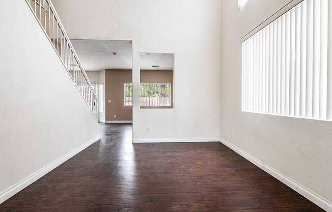 824 CLEAR DIAMOND AVE