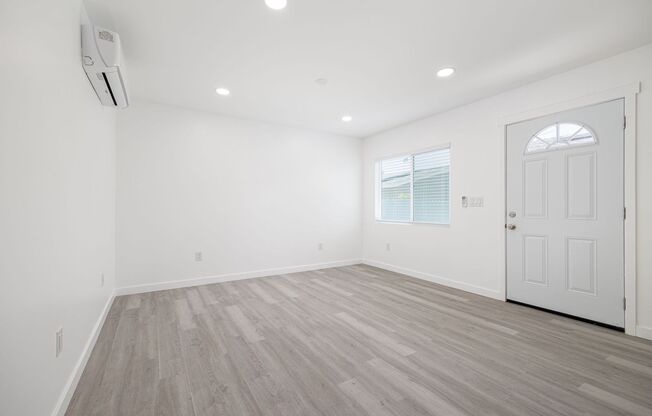 Cozy brand new 2bed/1bath now available in Chula Vista!