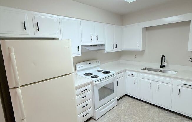 2 beds, 1 bath, 1,000 sqft, $795, Unit 4