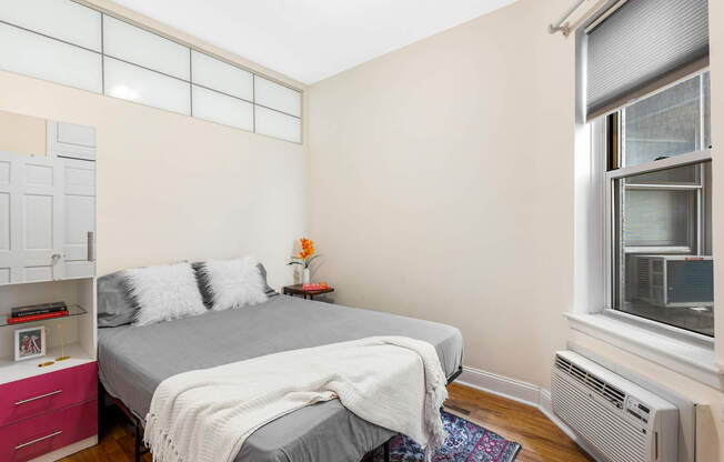 313 E 89 ST