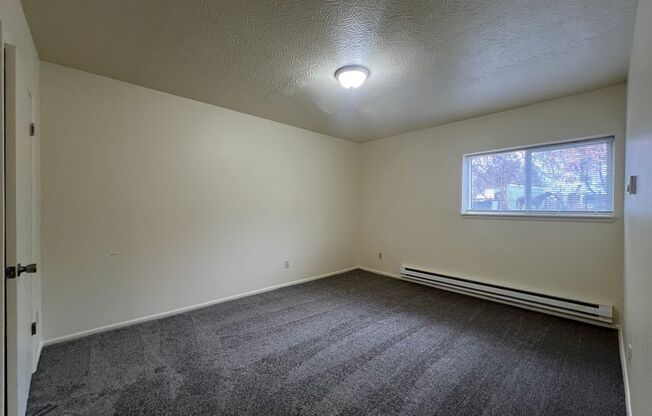 2 beds, 1 bath, $925, Unit 5033 Hawthorne # 6