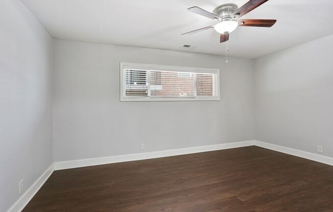 2 beds, 1 bath, 825 sqft, $1,090, Unit 3900 #03