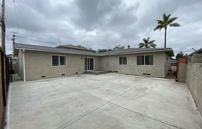 Huge Bedrooms, lots of Parking, closest to campus!