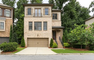 914 CANTERBURY LN NE