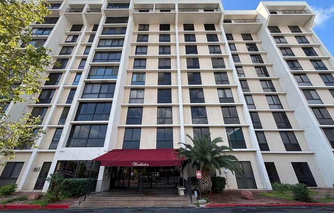 Stunning 2-Bed, 2-Bath High-Rise Residence in Wimbledon Tower