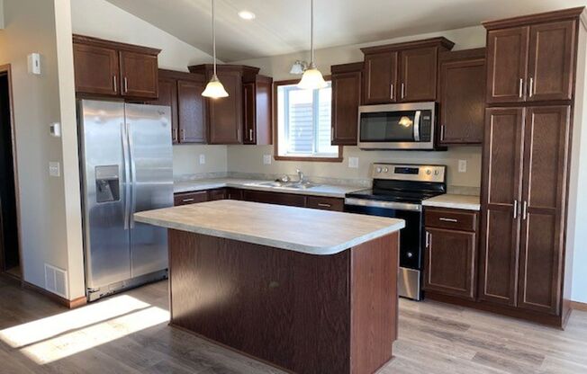 3 Bedroom - 2 Bathroom Town Home for Rent - Fenced Yard!