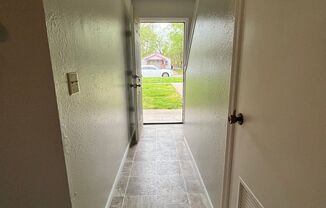 2 beds, 1 bath, $900