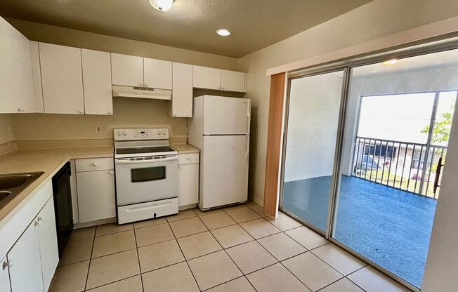 2 beds, 2 baths, $1,500, Unit 7