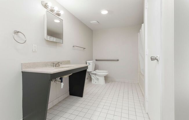 2 beds, 2 baths, $895, Unit 2