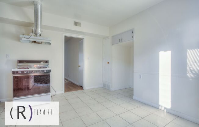 2 beds, 1 bath, $2,400, Unit B