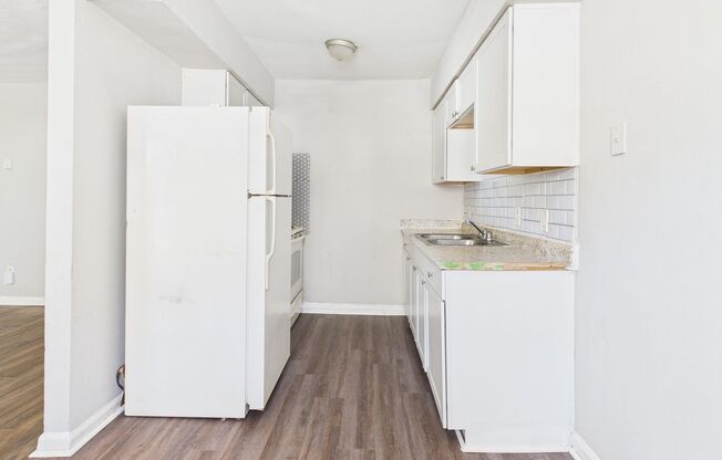 2 beds, 1 bath, $1,250, Unit 4