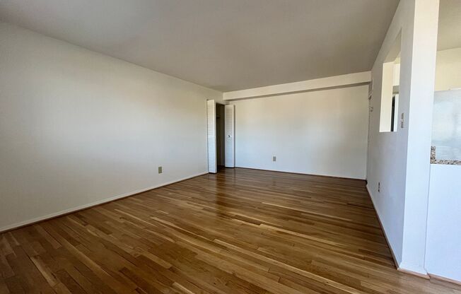 1 bed, 1 bath, 650 sqft, $1,400, Unit 2715B-2A