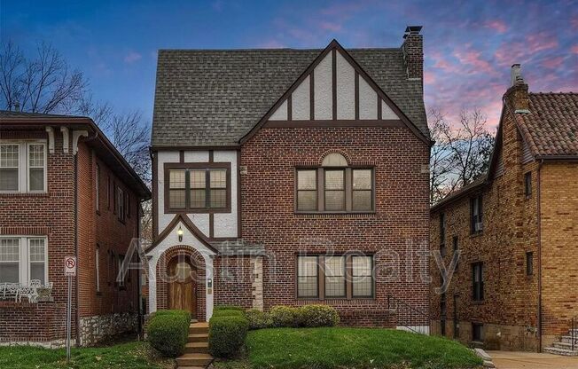 404 S HANLEY RD