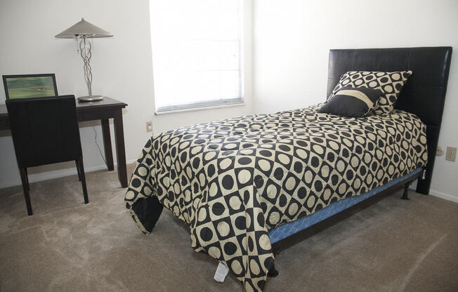 2 beds, 1 bath, 802 sqft, $900, Unit 015F