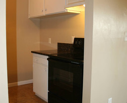 1 bed, 1 bath, $950, Unit 16