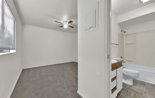 1 bed, 1 bath, 570 sqft, $1,250, Unit 1042-109