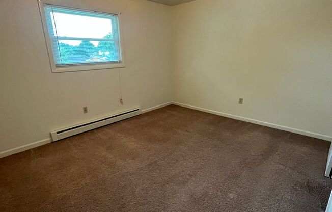 2 beds, 1 bath, 903 sqft, $1,170, Unit K-3