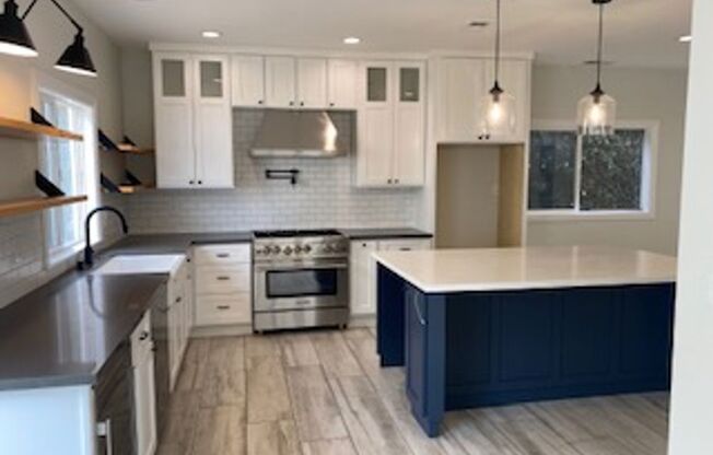 Beautiful Detached 4 bedroom, 2.5 Bath Townhome in North Redondo