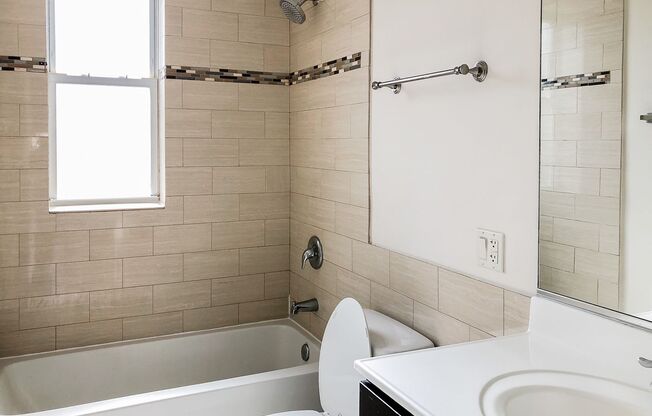 2 beds, 1 bath, 740 sqft, $2,895, Unit 855-3W