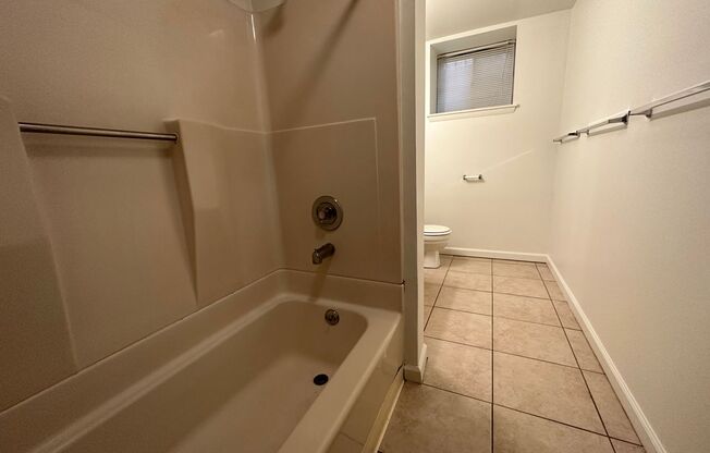 2 beds, 1 bath, 900 sqft, $1,620, Unit 732 S. Millvale Ave. #C2