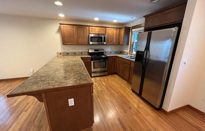 Large 3 bed/3.5 bath Greenwood Townhouse!!!