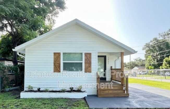 1521 NIEUPORT LN