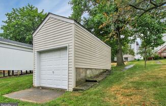 2 beds, 1 bath, $1,495