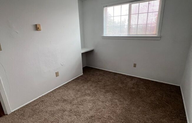 2 beds, 1 bath, 800 sqft, $1,295