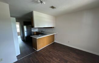 1 bed, 1 bath, $880, Unit H