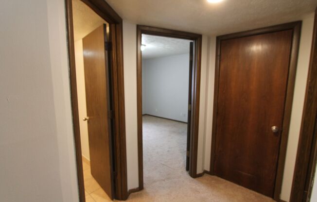 2 beds, 1 bath, 875 sqft, $1,075, Unit 10719-9