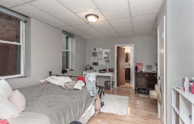 1324 E Carson Street