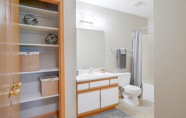 Apartments for Rent in South Lincoln, NE, at Williamsburg Park Apartments