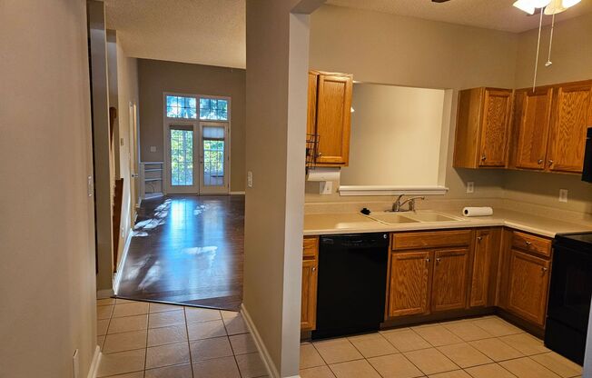 Fantastic 3br 2.5ba Townhome w/ 1st Floor Master & Garage in Holly Springs! Available Now!