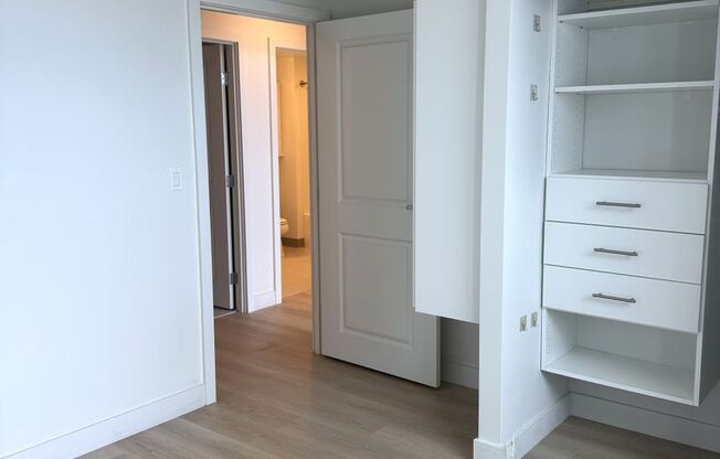 3 beds, 2 baths, $4,500, Unit # 3909