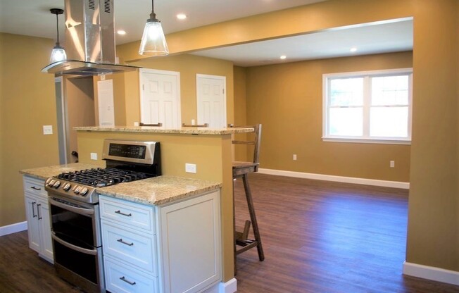 2 beds, 1 bath, 900 sqft, $2,600, Unit 2