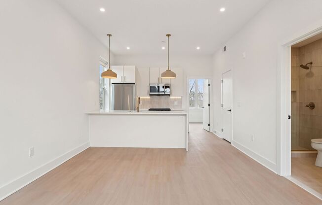 1 bed, 1 bath, 680 sqft, $1,833, Unit 201