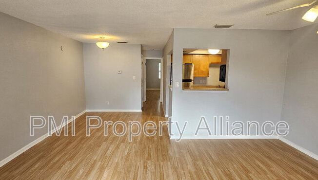 302 LEWFIELD CIR