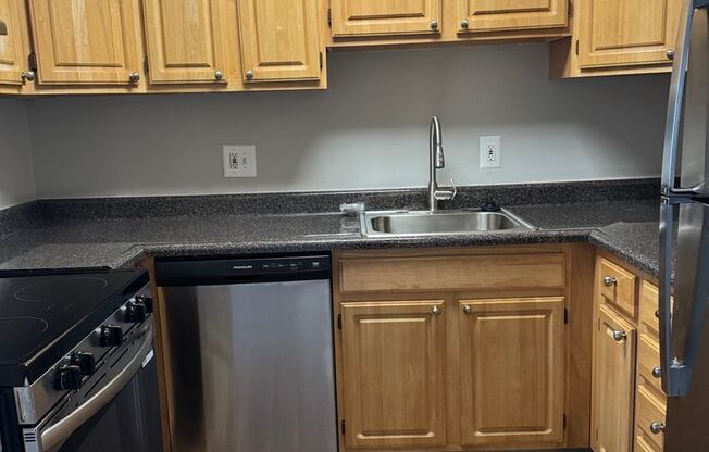 2 beds, 1 bath, 800 sqft, $1,435, Unit 232