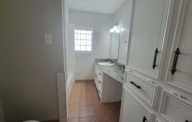 1 bed, 1 bath, 750 sqft, $695