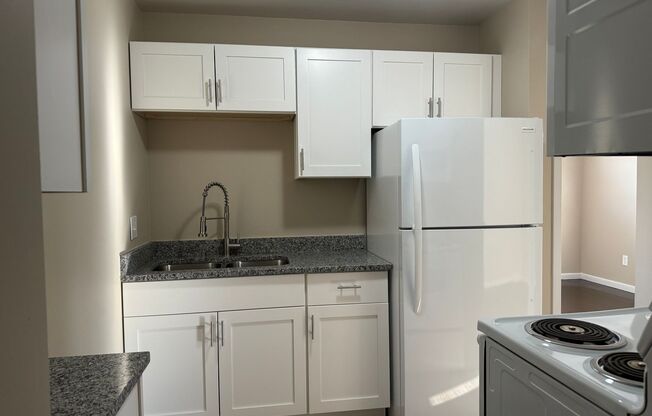 2 beds, 1 bath, 573 sqft, $925, Unit 1624 #23